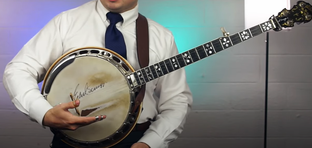 How do you tune a 5 string banjo?
