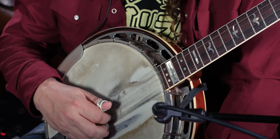 Learn how to tune the banjo